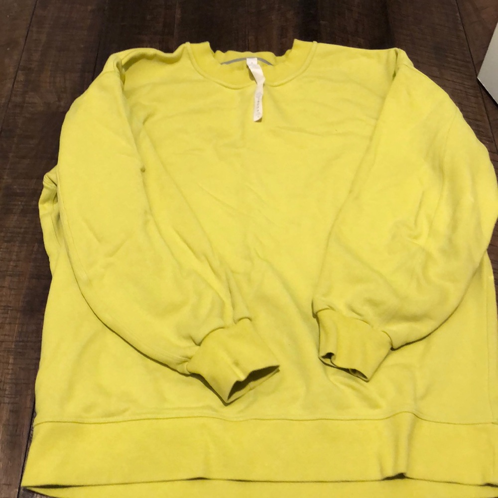 Lululemon On the Move Sweatshirt (Size 6)